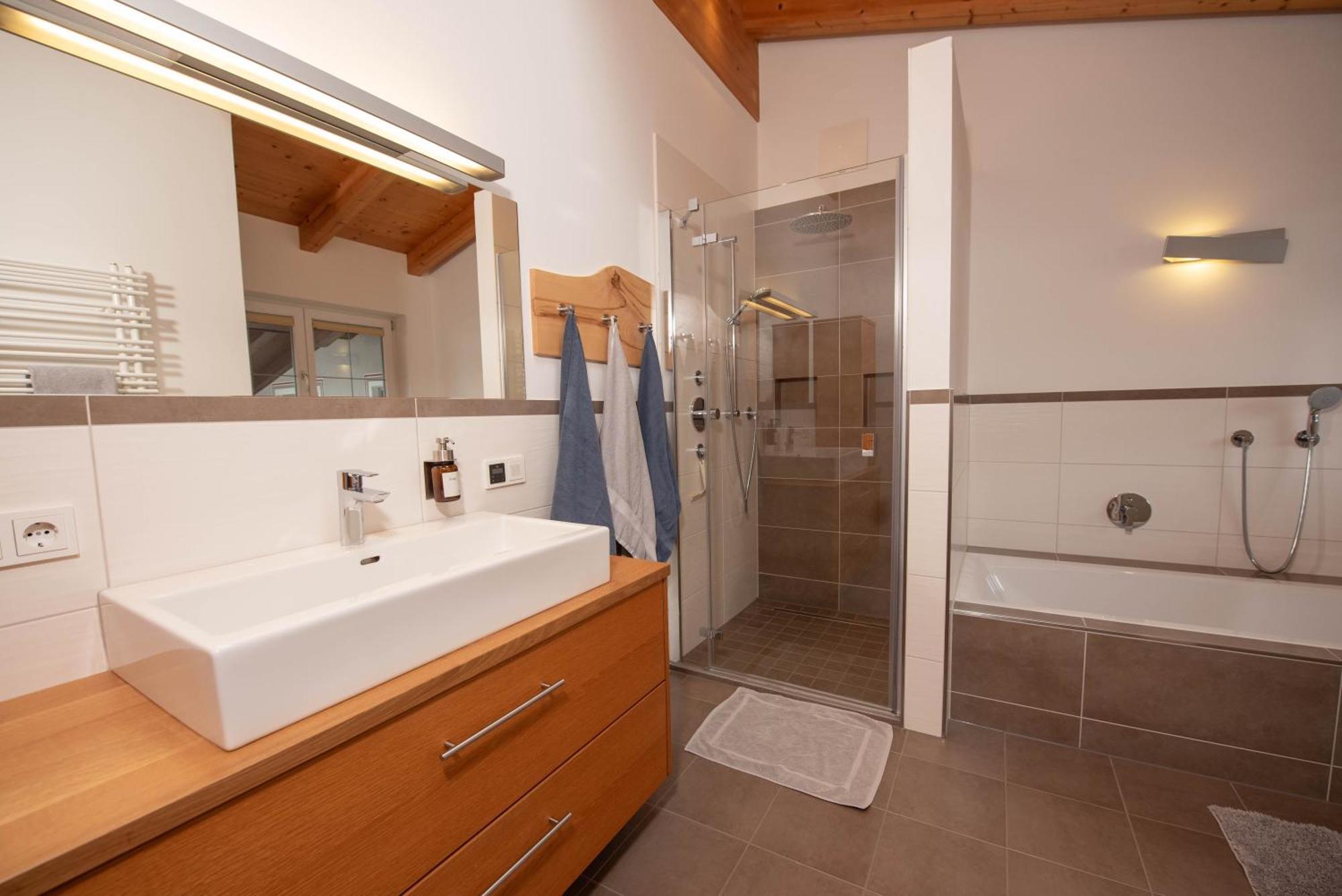 Ferienhaus Bergauf With Hot Tub Neukirchen am Großvenediger Εξωτερικό φωτογραφία